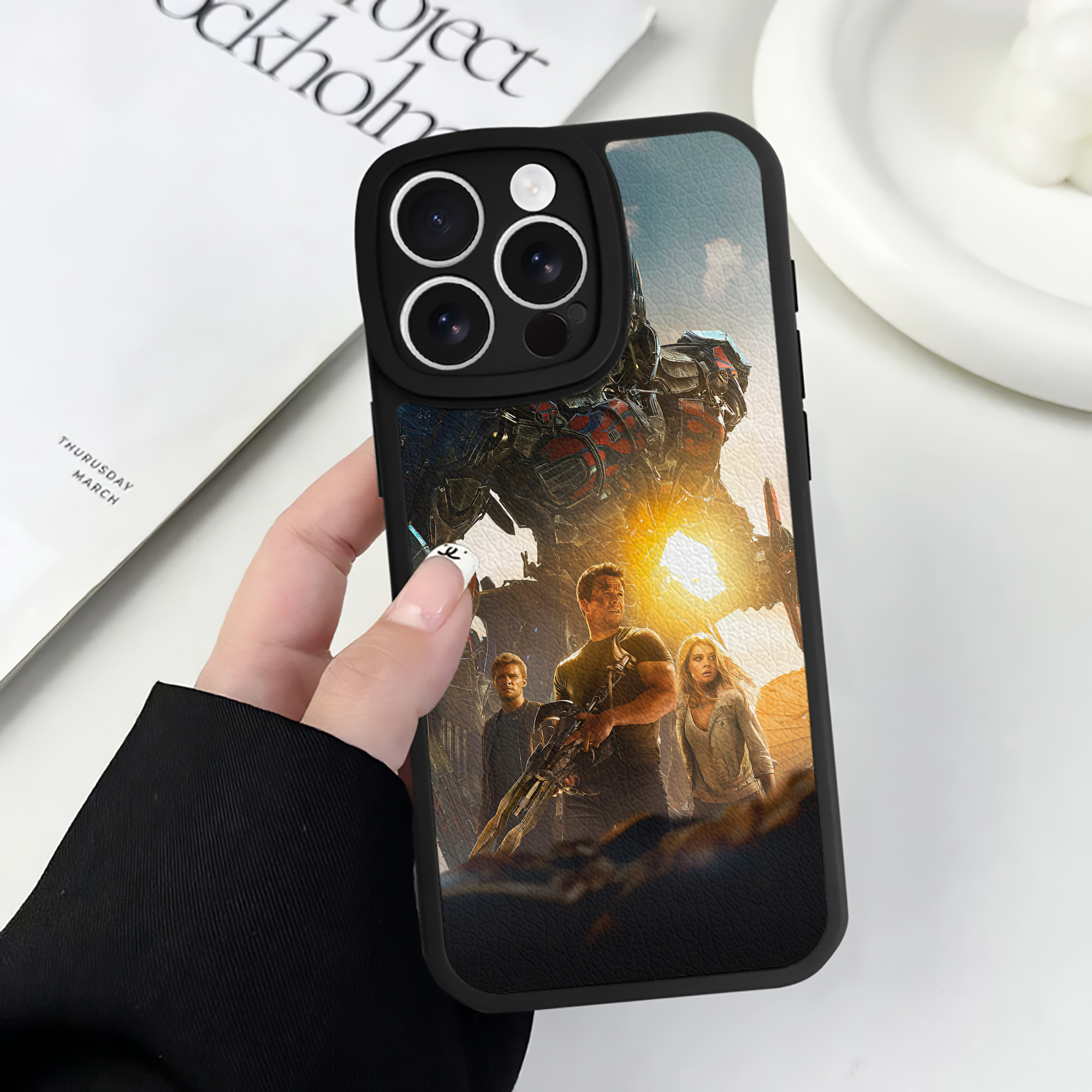 （画像用） Transformers トランスフォーマー 【iPhone 16シリーズ対応】シリコンスマホケース（レザー調） 材質：シリコン